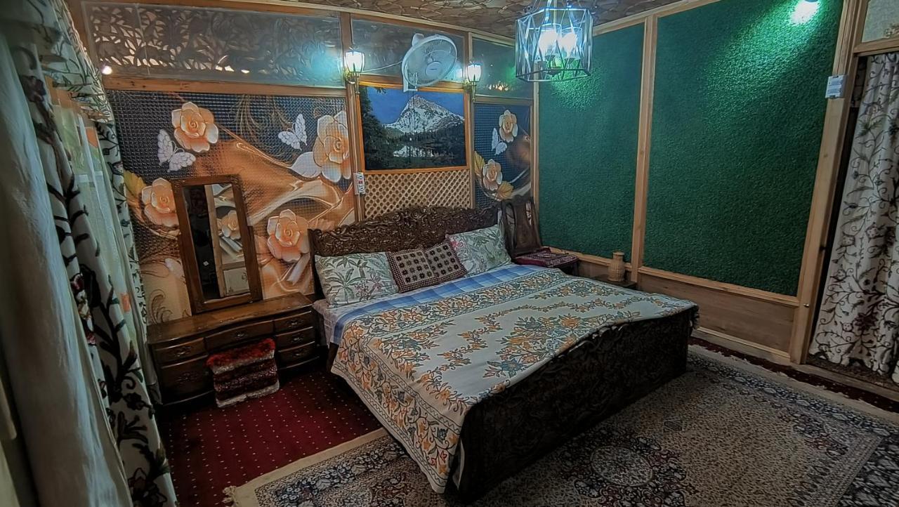 Heritage Geneva House Boat Srinagar  Bagian luar foto