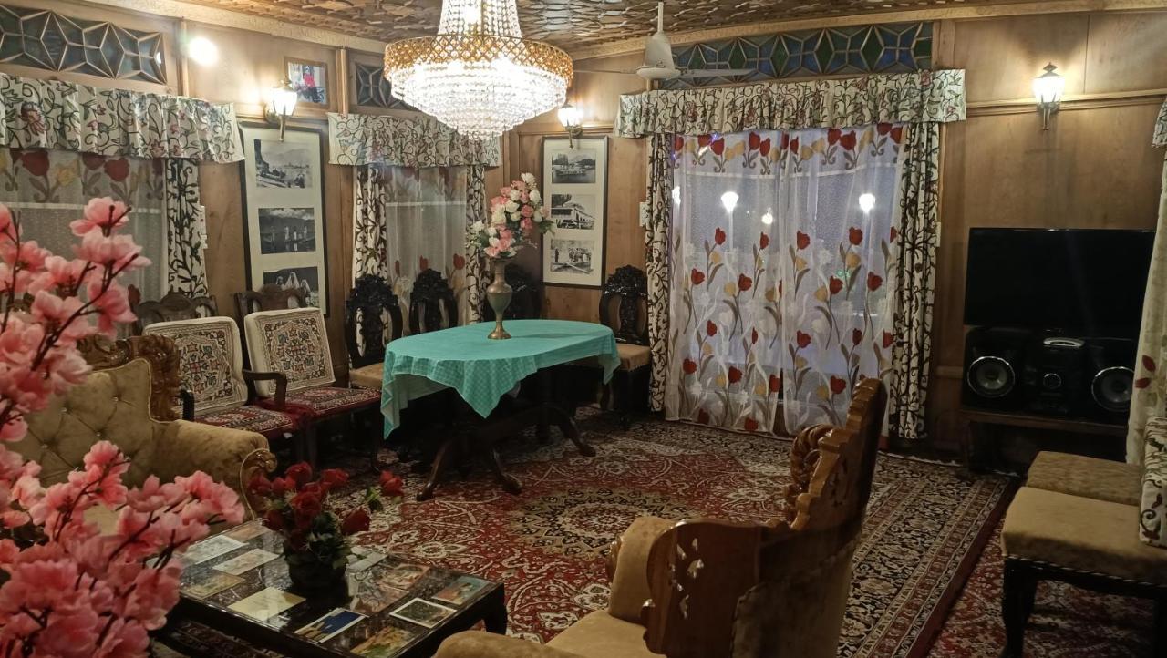 Heritage Geneva House Boat Srinagar  Bagian luar foto