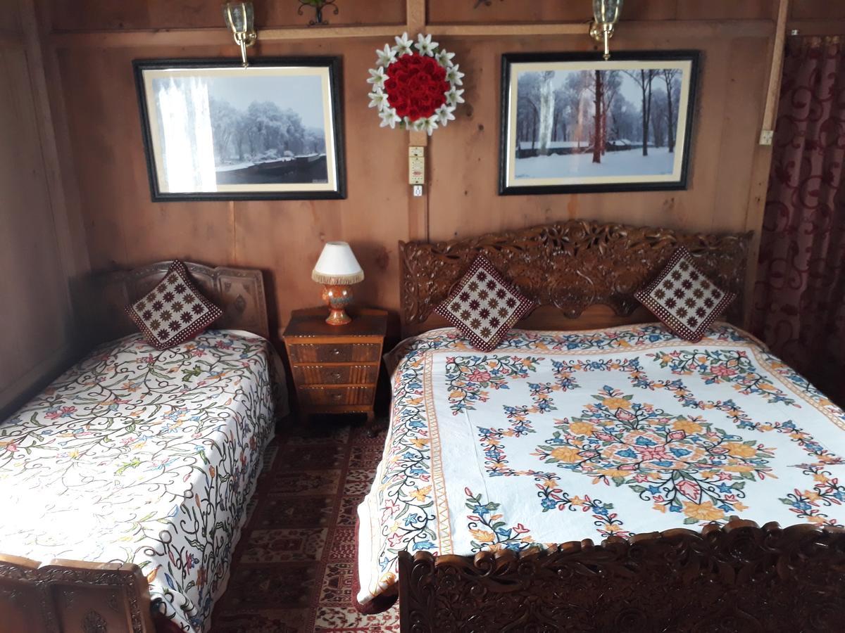 Heritage Geneva House Boat Srinagar  Bagian luar foto