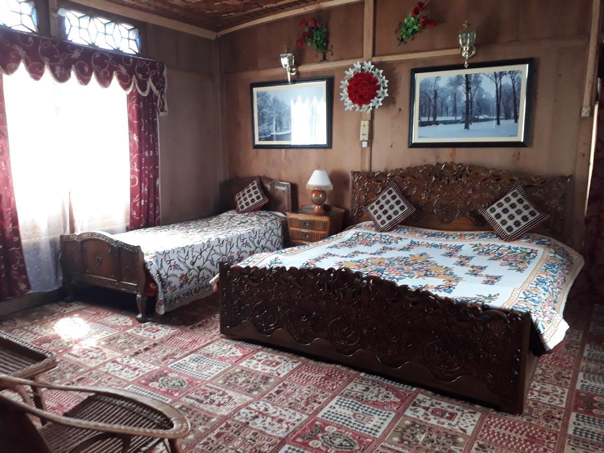 Heritage Geneva House Boat Srinagar  Bagian luar foto