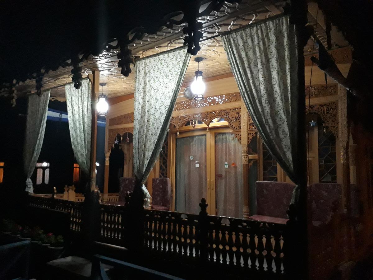 Heritage Geneva House Boat Srinagar  Bagian luar foto