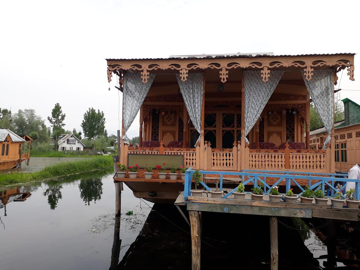 Heritage Geneva House Boat Srinagar  Bagian luar foto