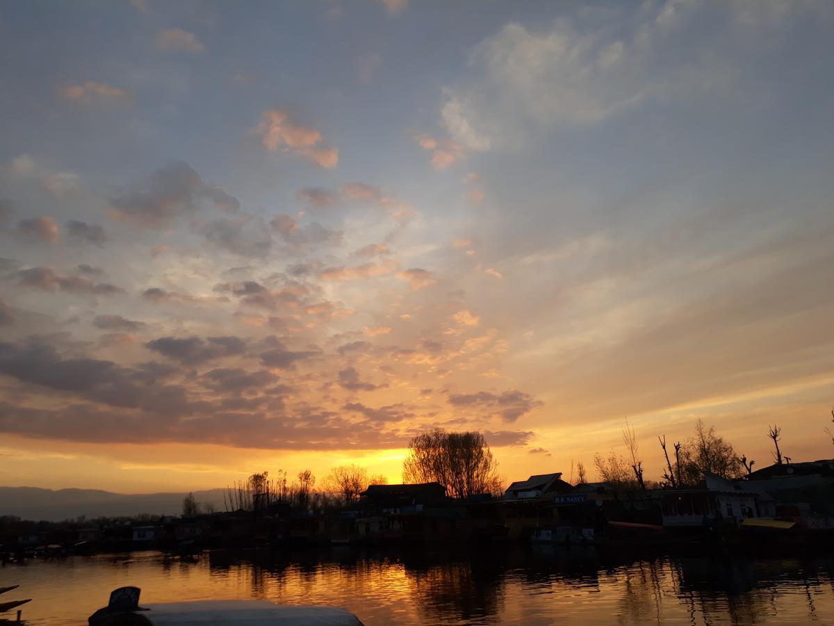 Heritage Geneva House Boat Srinagar  Bagian luar foto