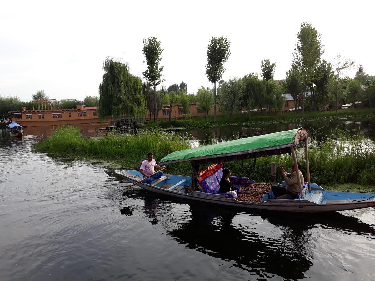 Heritage Geneva House Boat Srinagar  Bagian luar foto