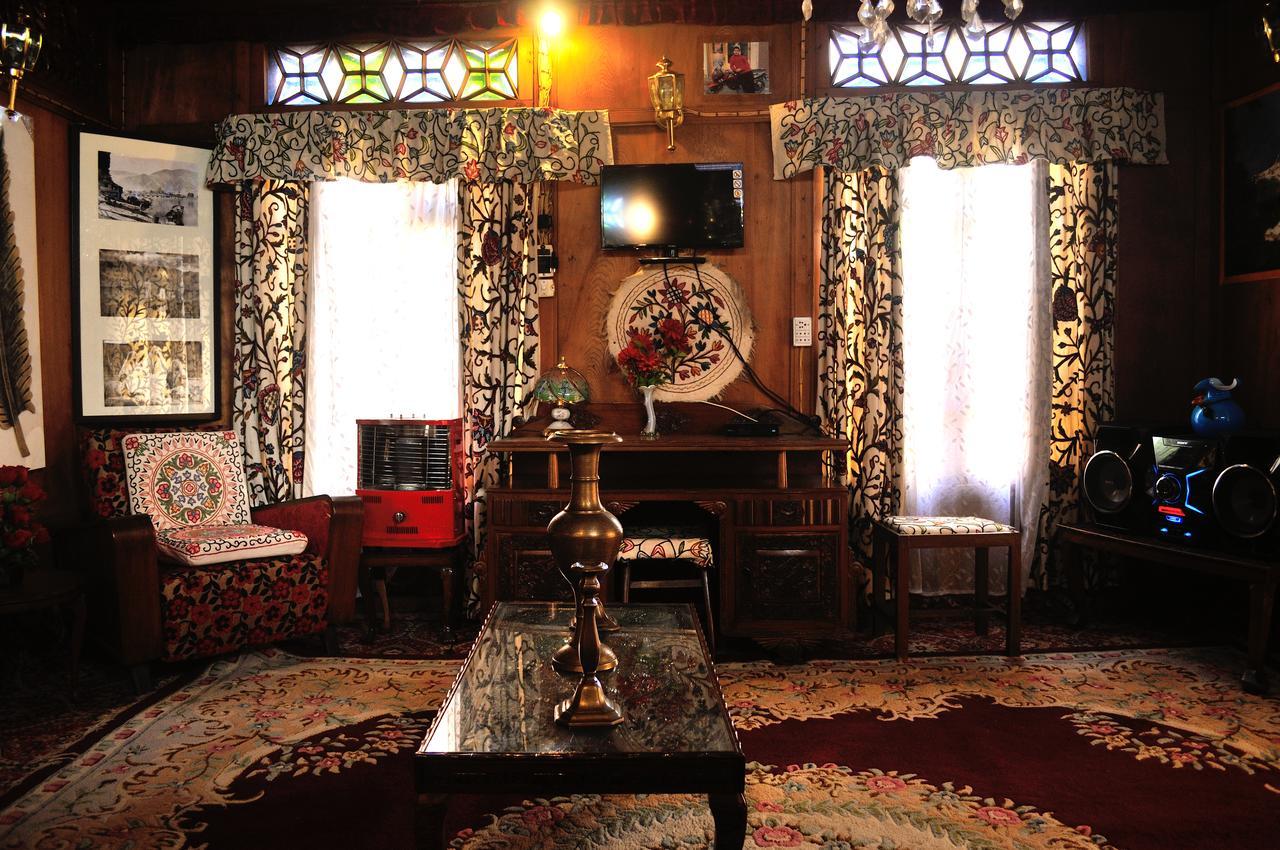 Heritage Geneva House Boat Srinagar  Bagian luar foto
