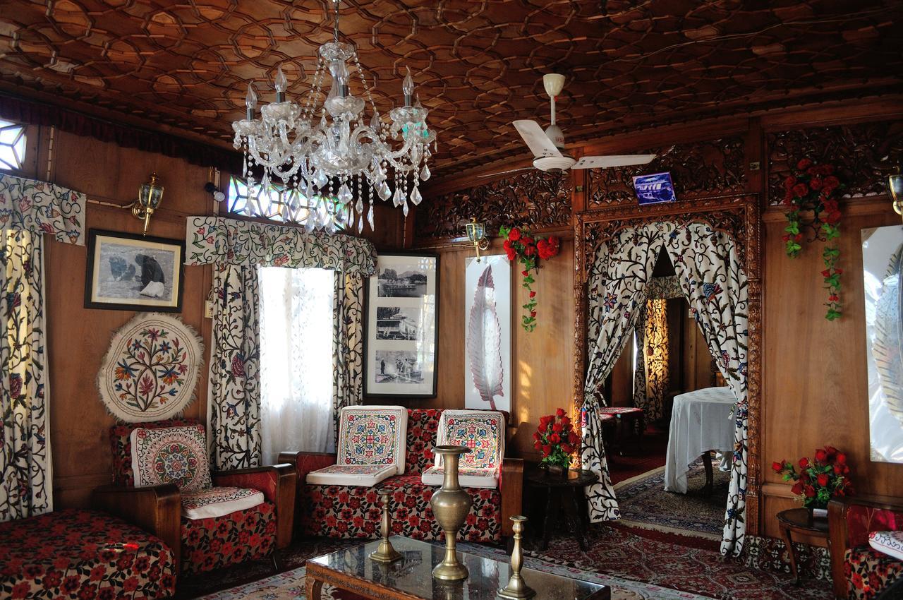 Heritage Geneva House Boat Srinagar  Bagian luar foto