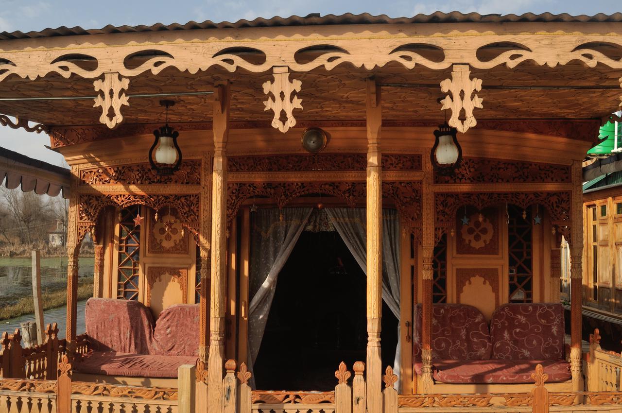 Heritage Geneva House Boat Srinagar  Bagian luar foto