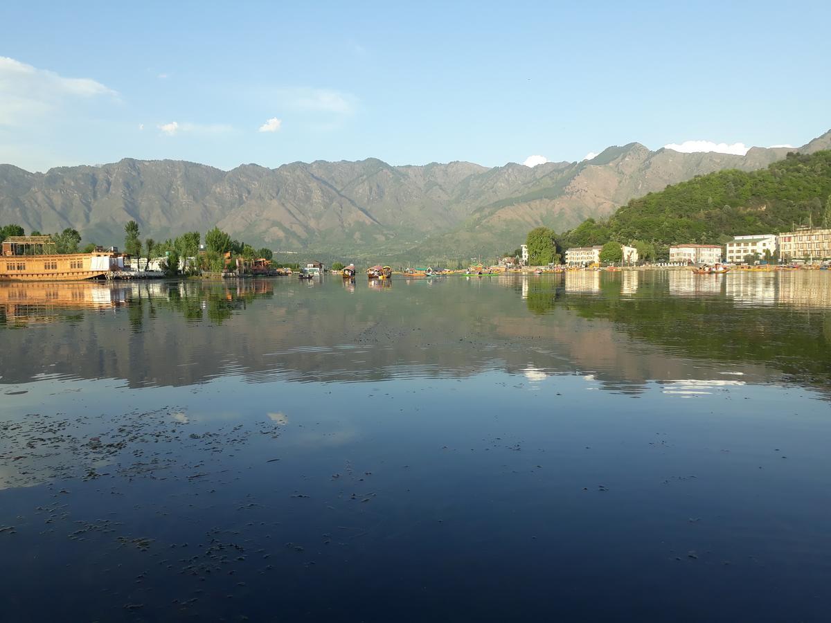 Heritage Geneva House Boat Srinagar  Bagian luar foto