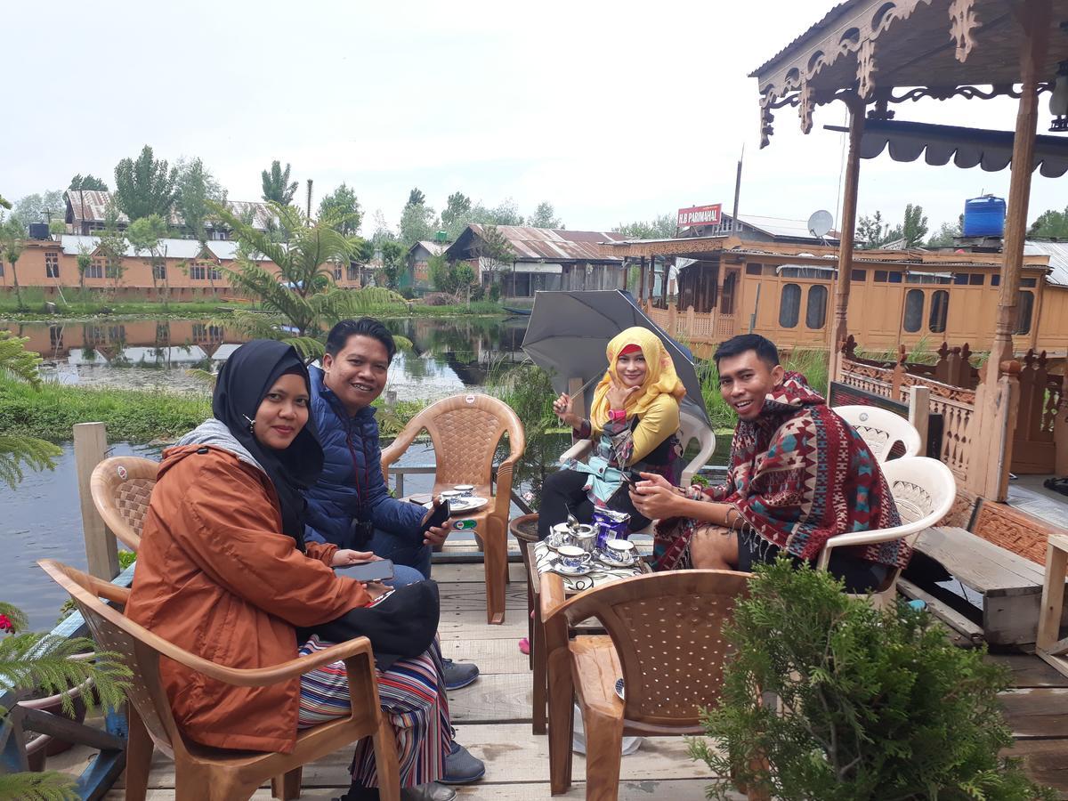 Heritage Geneva House Boat Srinagar  Bagian luar foto
