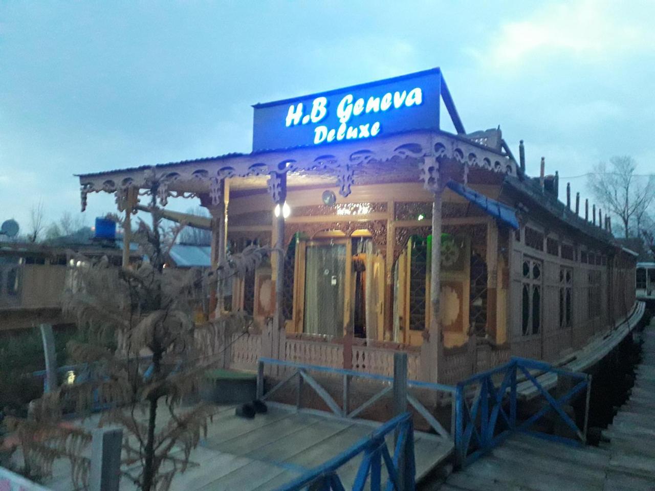 Heritage Geneva House Boat Srinagar  Bagian luar foto