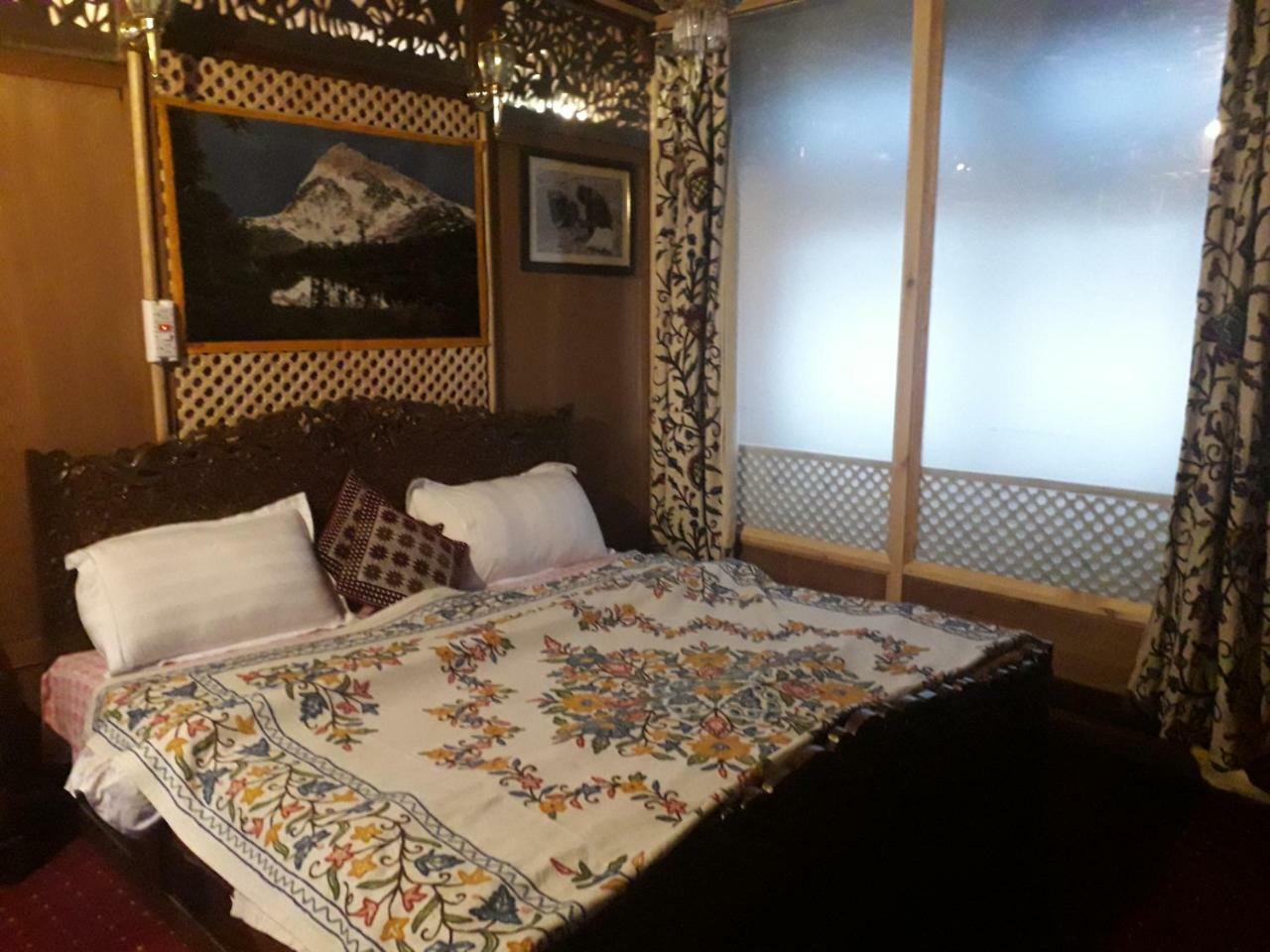 Heritage Geneva House Boat Srinagar  Bagian luar foto