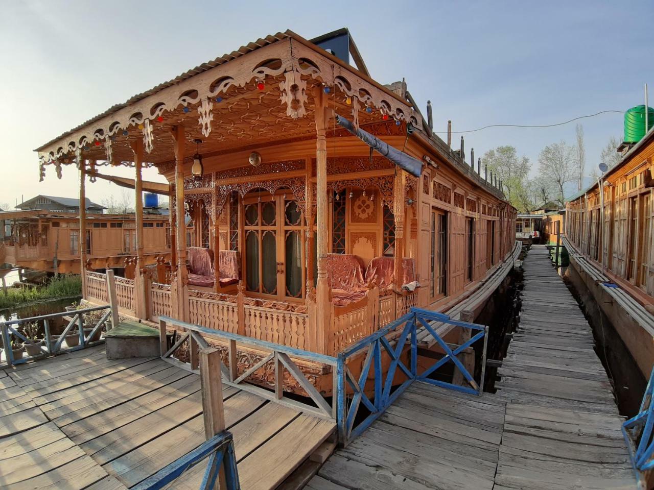 Heritage Geneva House Boat Srinagar  Bagian luar foto