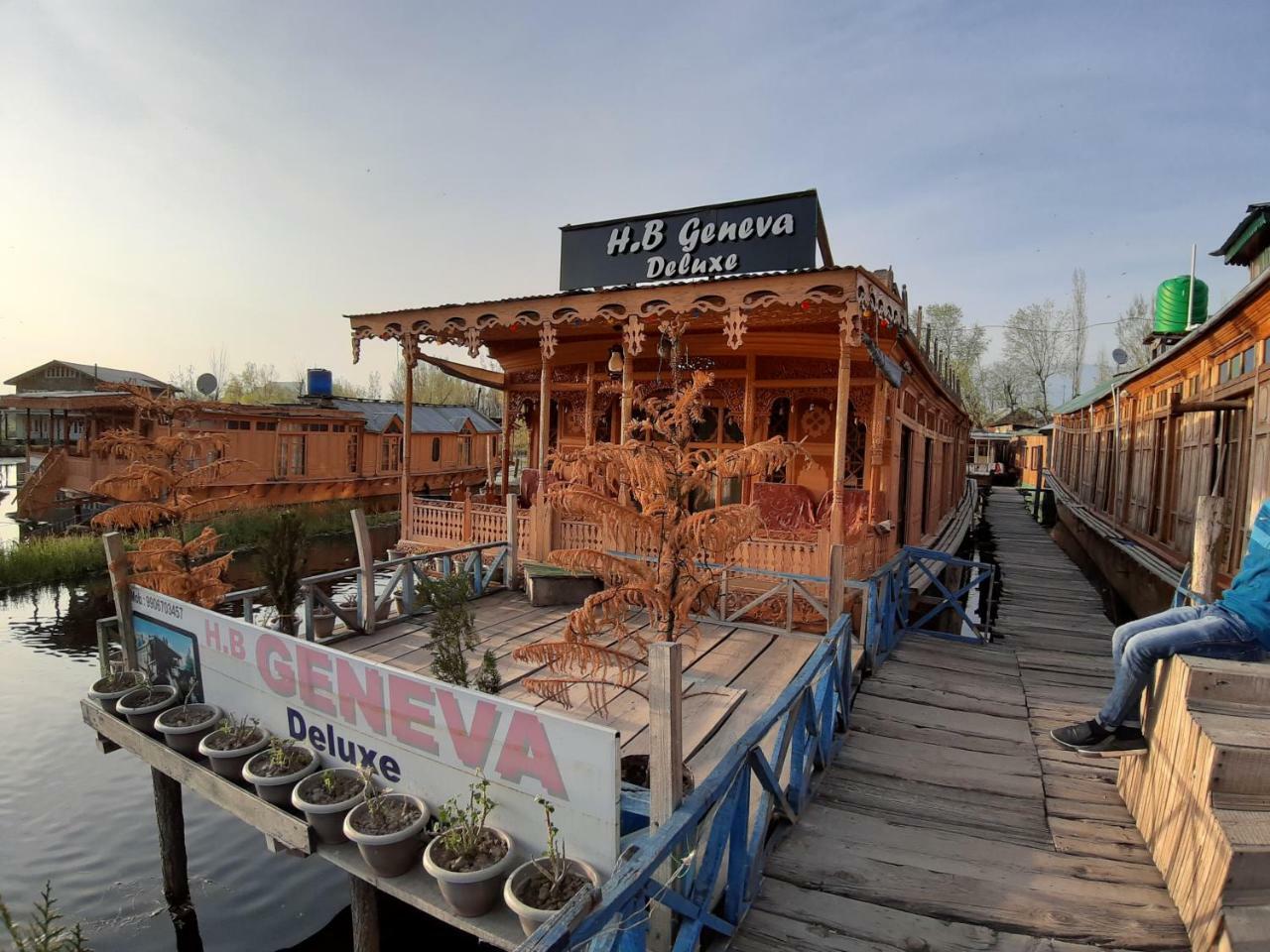 Heritage Geneva House Boat Srinagar  Bagian luar foto