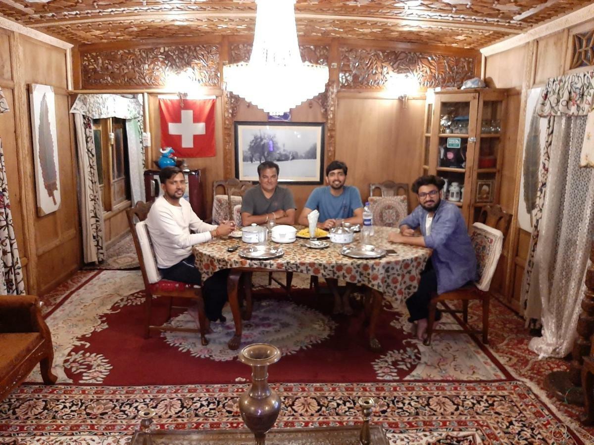 Heritage Geneva House Boat Srinagar  Bagian luar foto